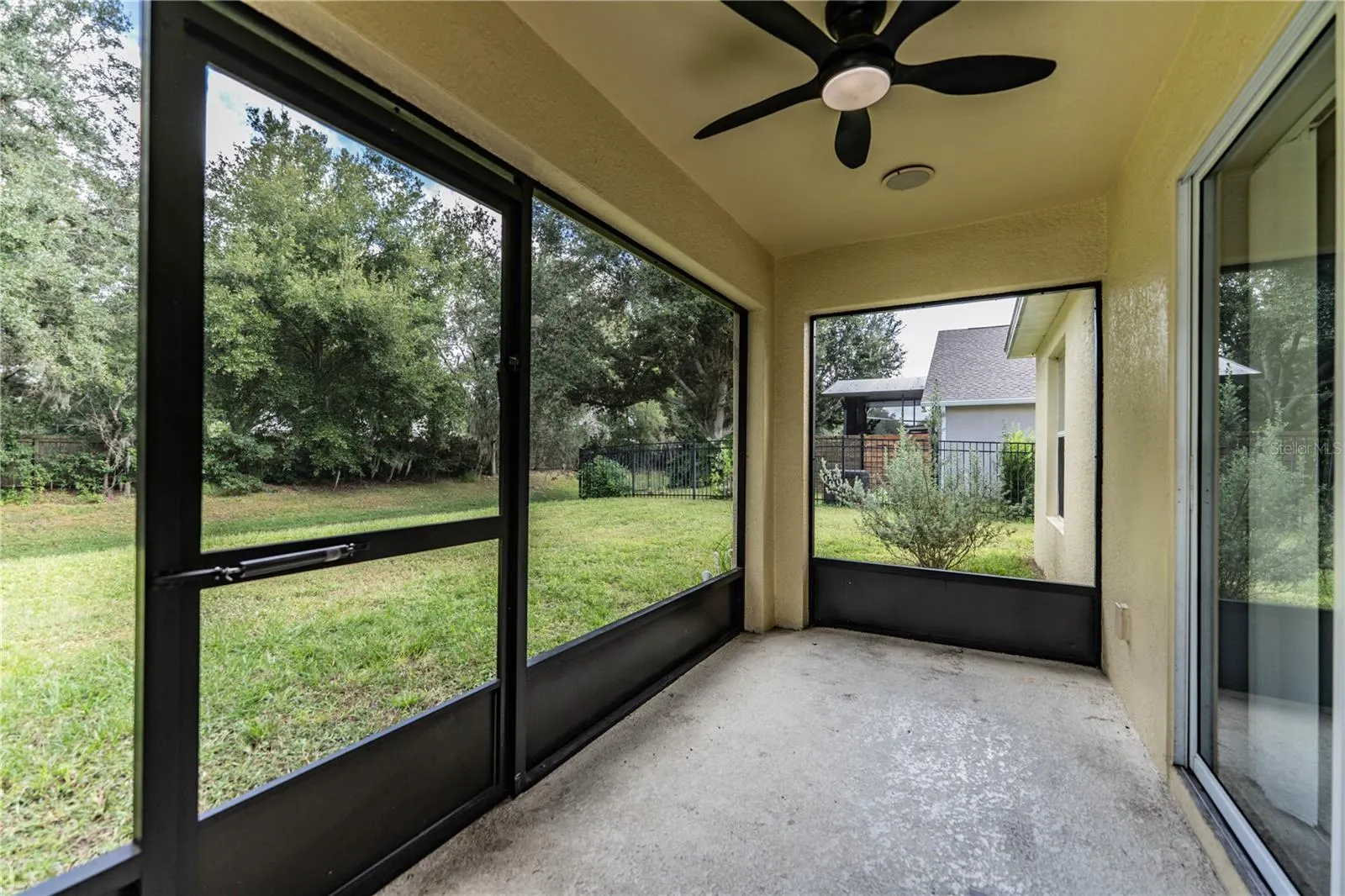 816 BARRISTER DR
