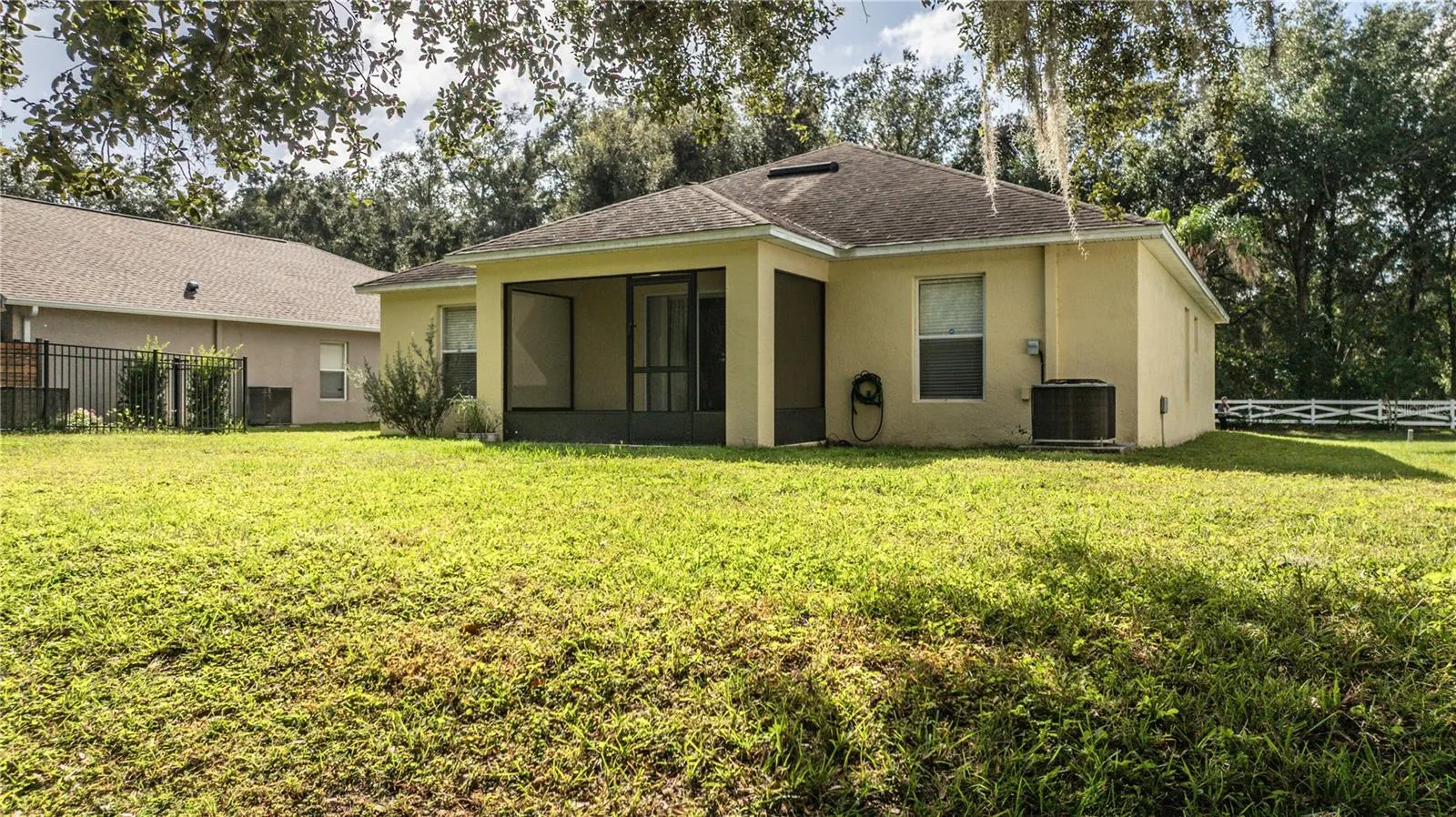 816 BARRISTER DR