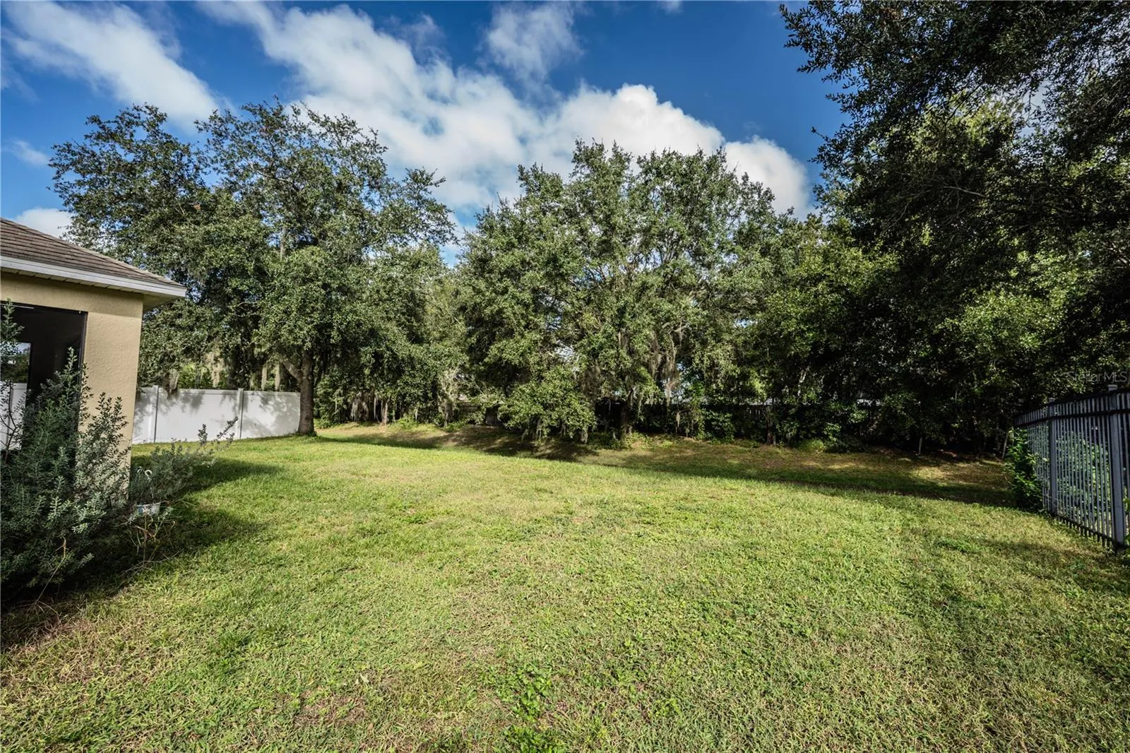 816 BARRISTER DR
