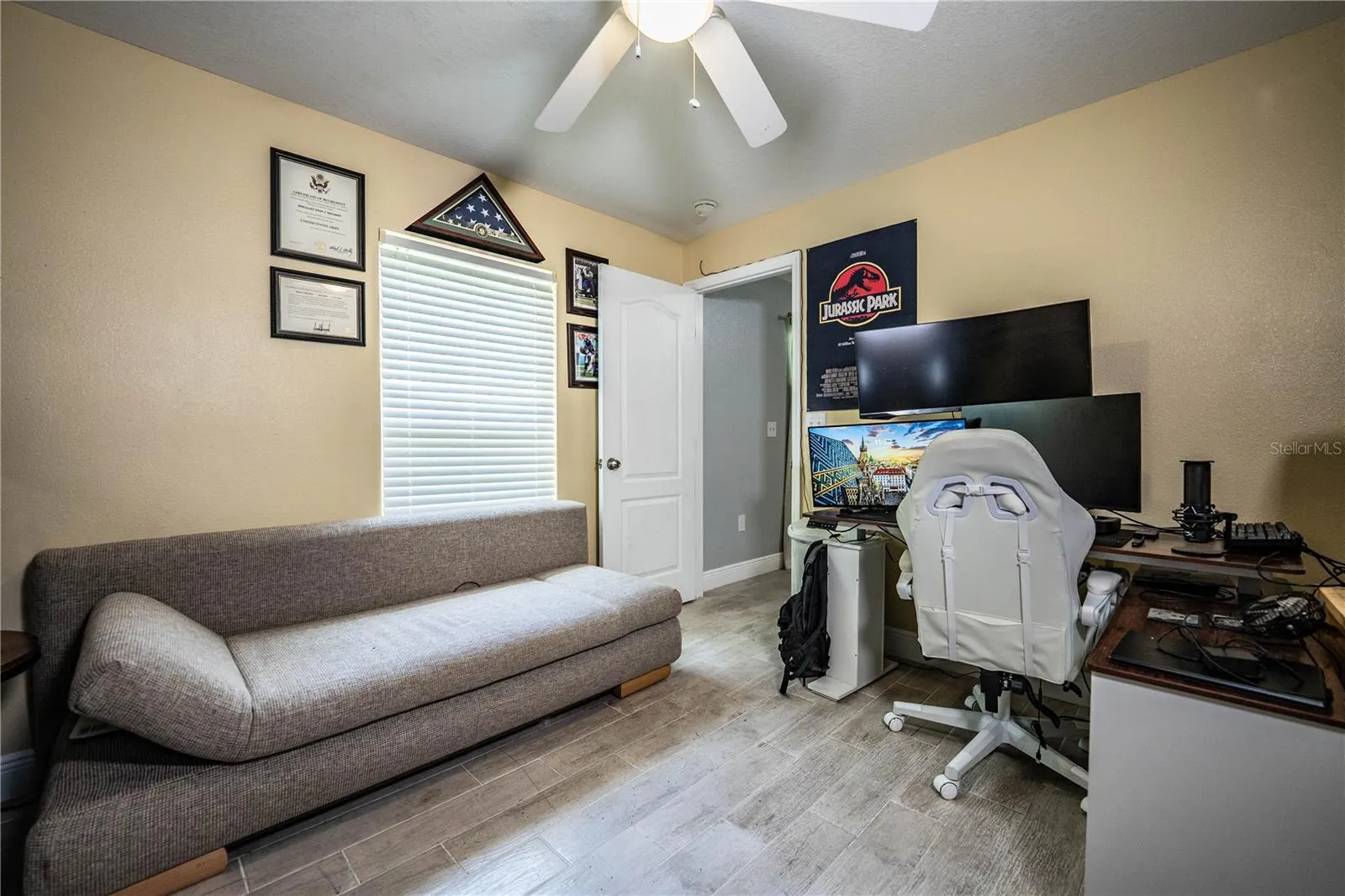 816 BARRISTER DR