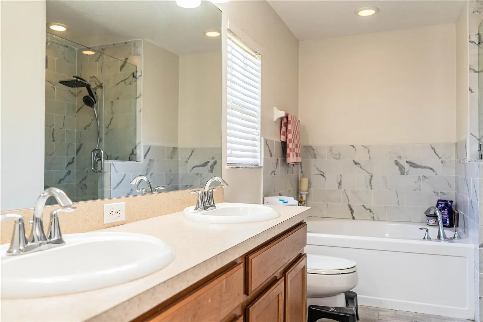 816 BARRISTER DR