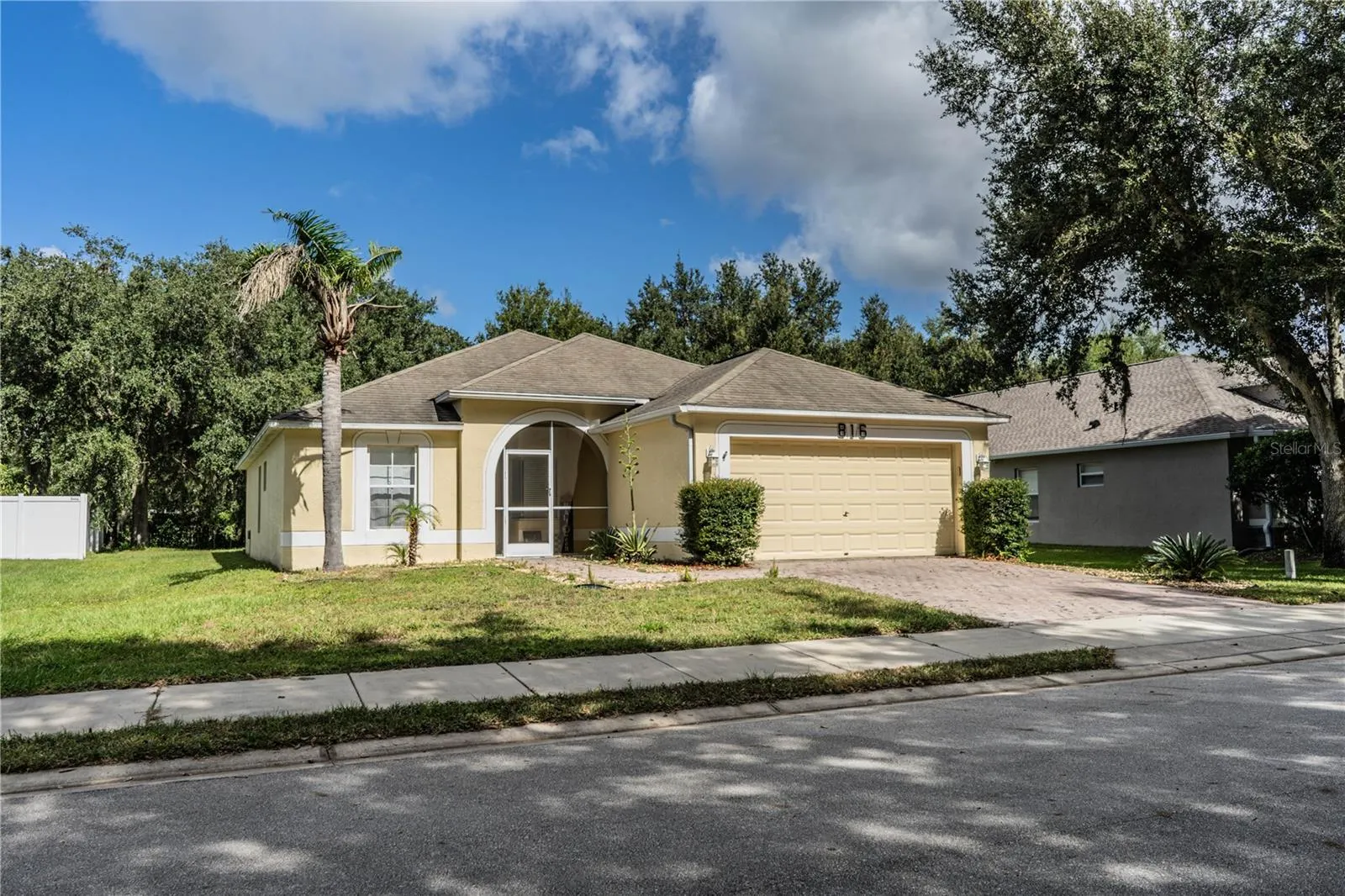 816 BARRISTER DR