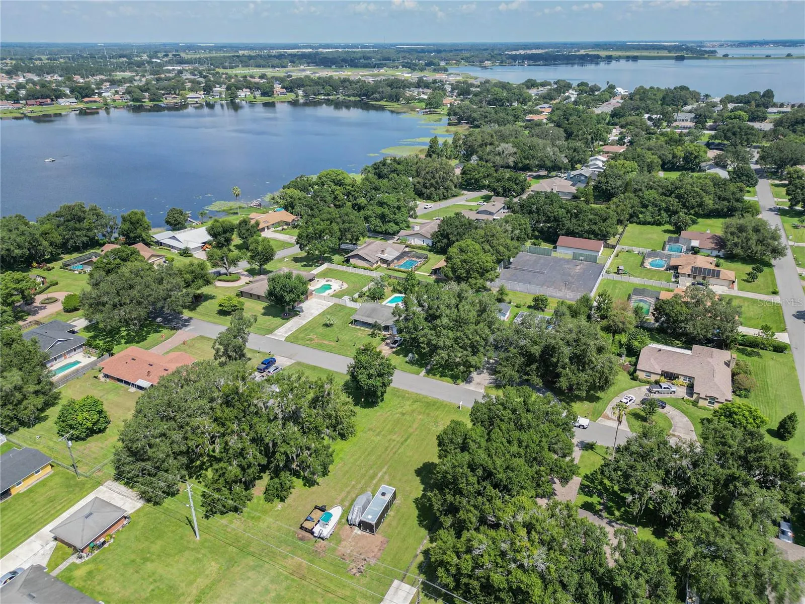 913 CRESTVIEW DR