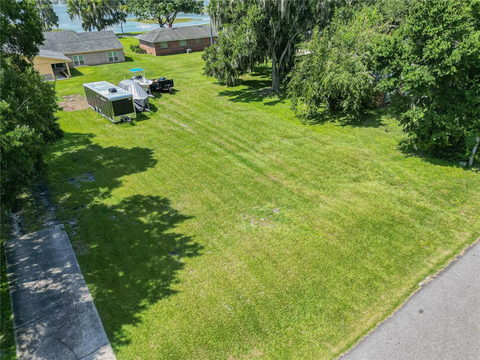 913 CRESTVIEW DR