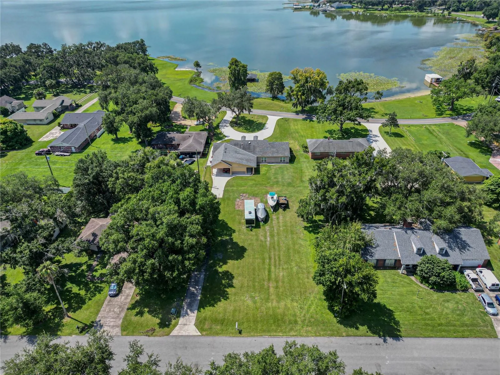 913 CRESTVIEW DR
