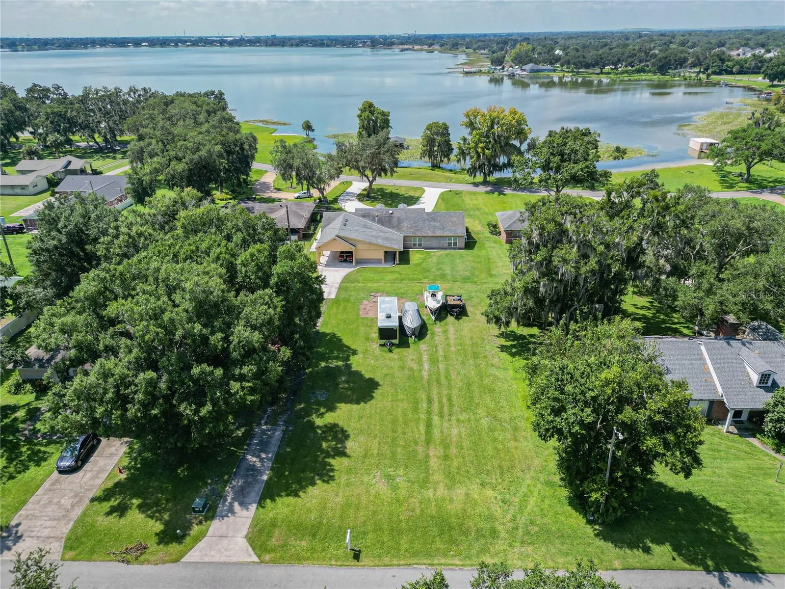 913 CRESTVIEW DR
