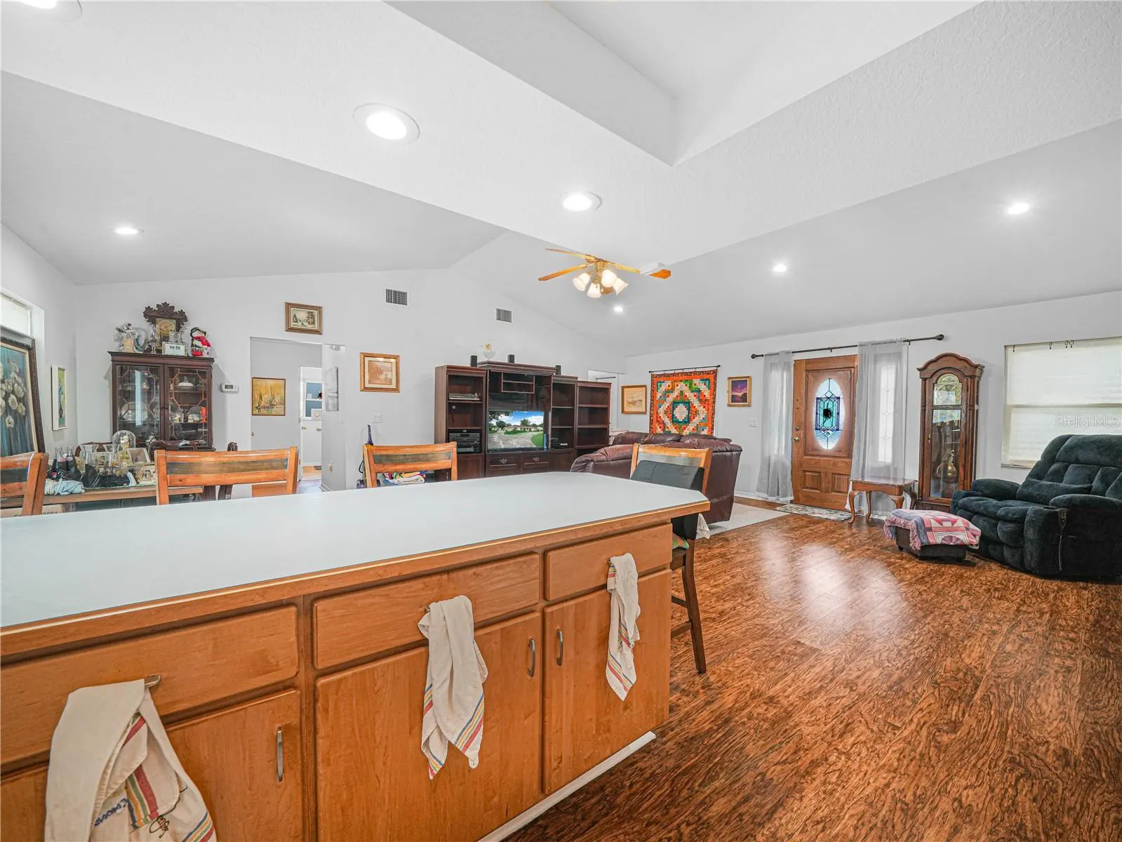 165 W PEARL ST