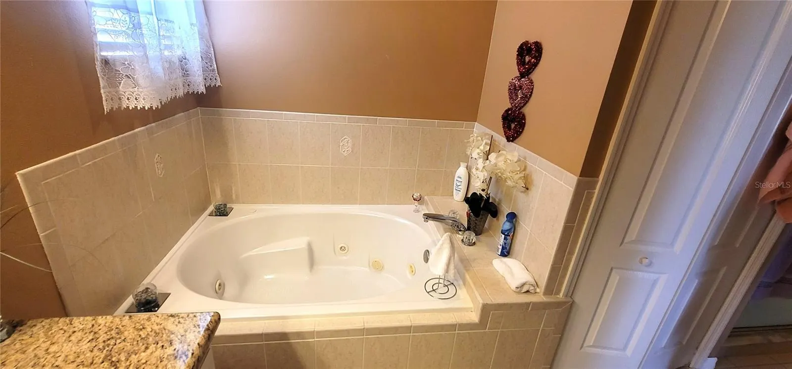 611 VALENCIA CT