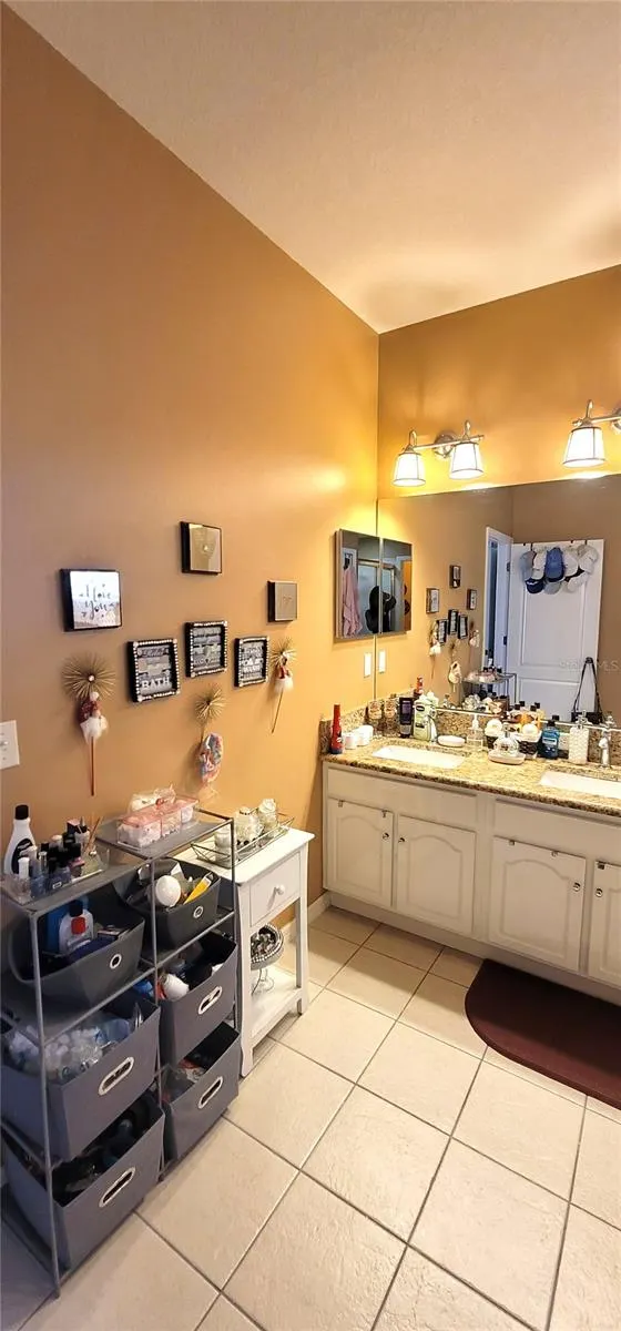 611 VALENCIA CT
