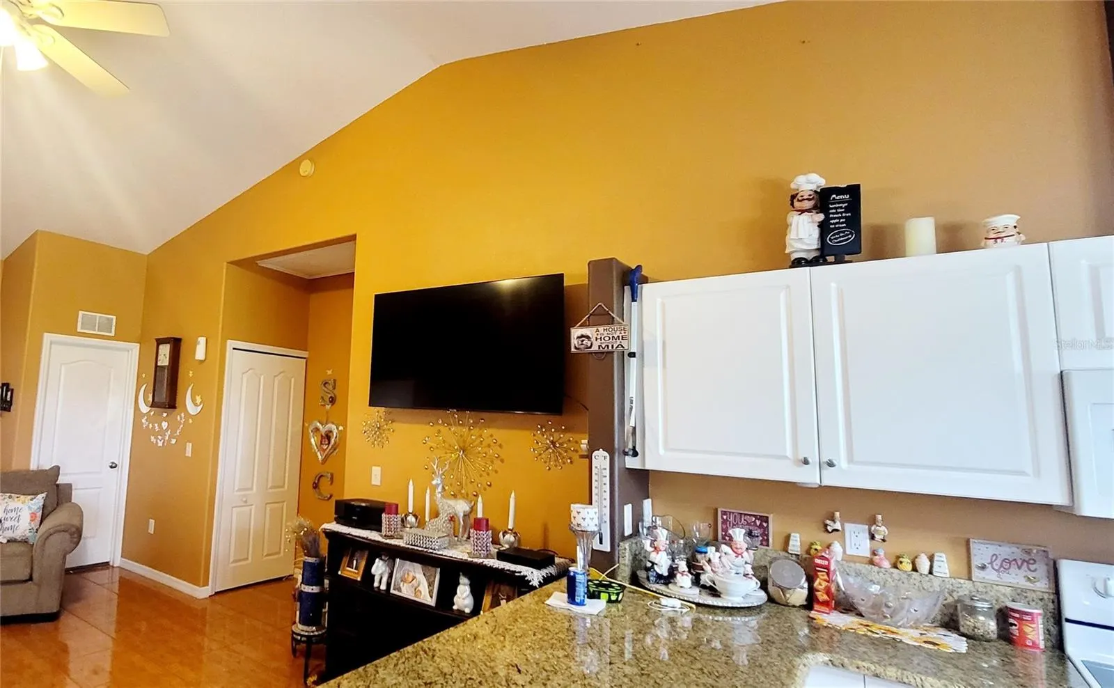 611 VALENCIA CT