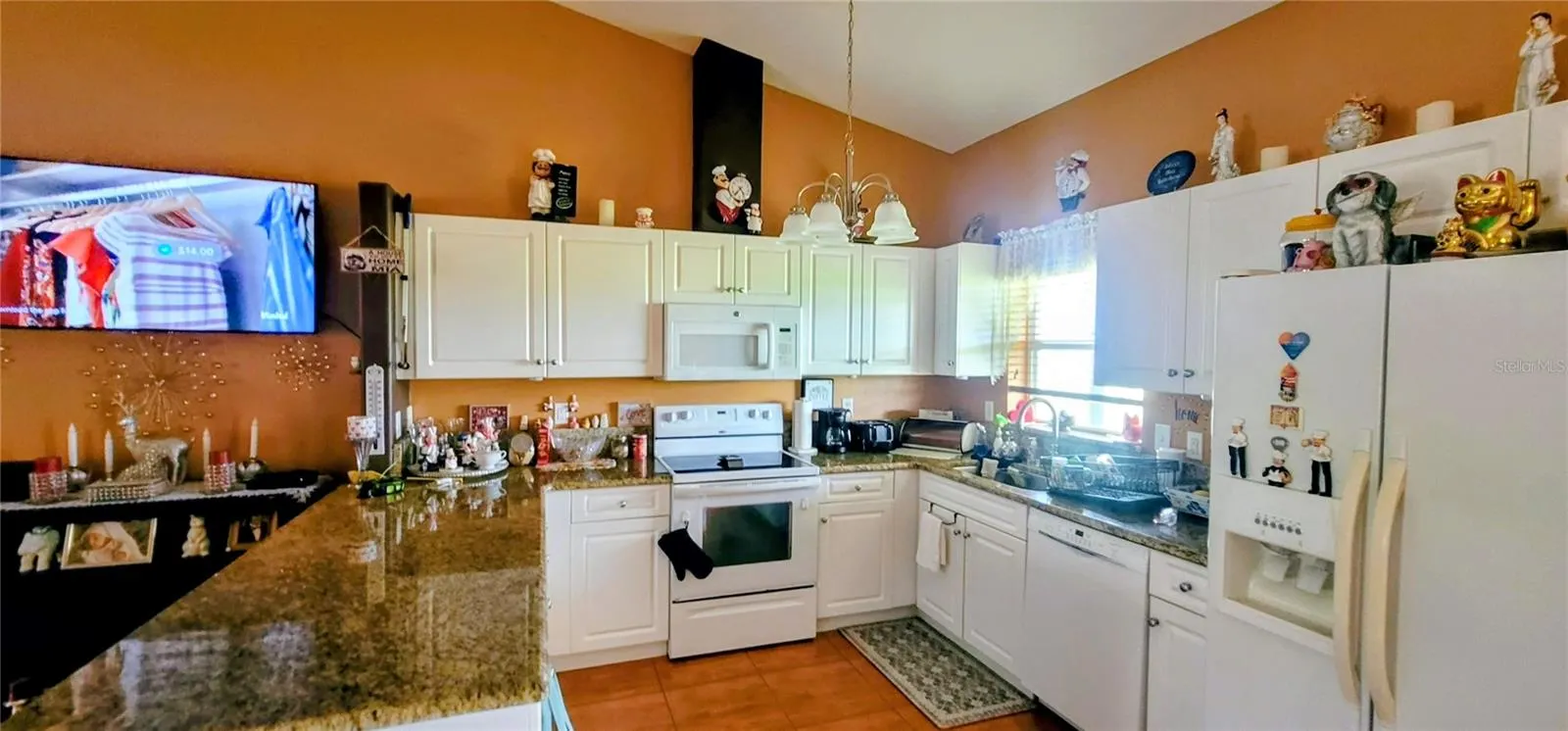 611 VALENCIA CT