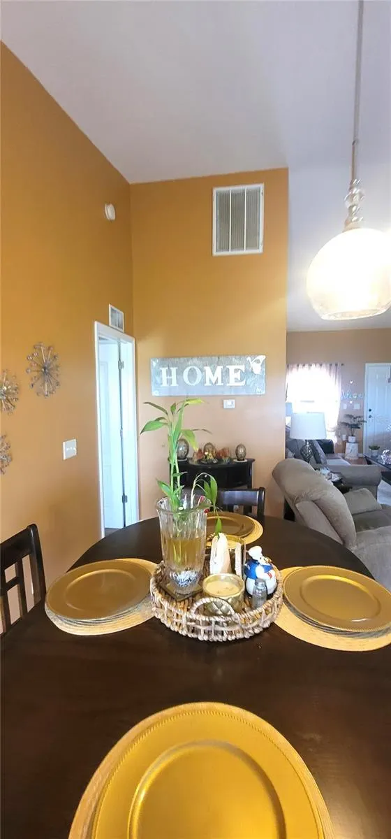 611 VALENCIA CT