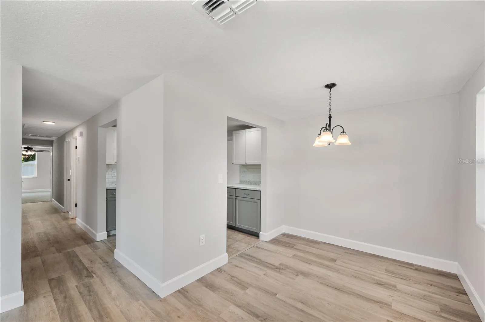 306 BASSEDENA CIR N
