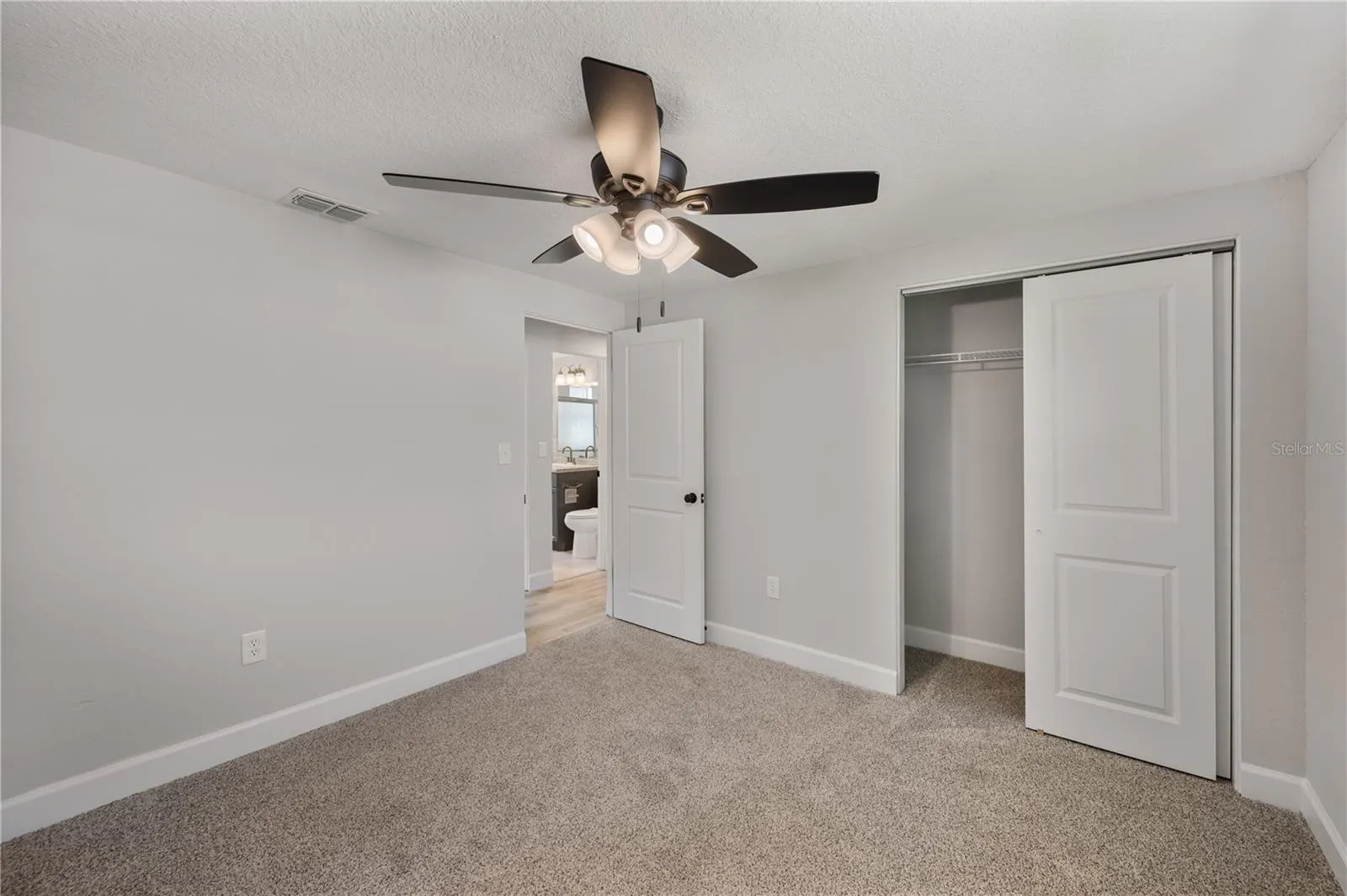 306 BASSEDENA CIR N