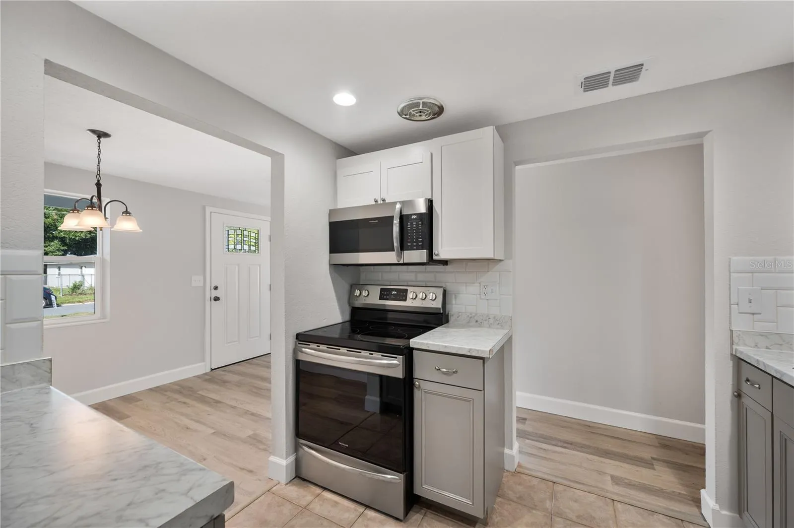 306 BASSEDENA CIR N