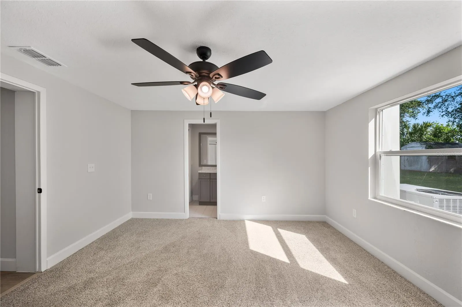 306 BASSEDENA CIR N
