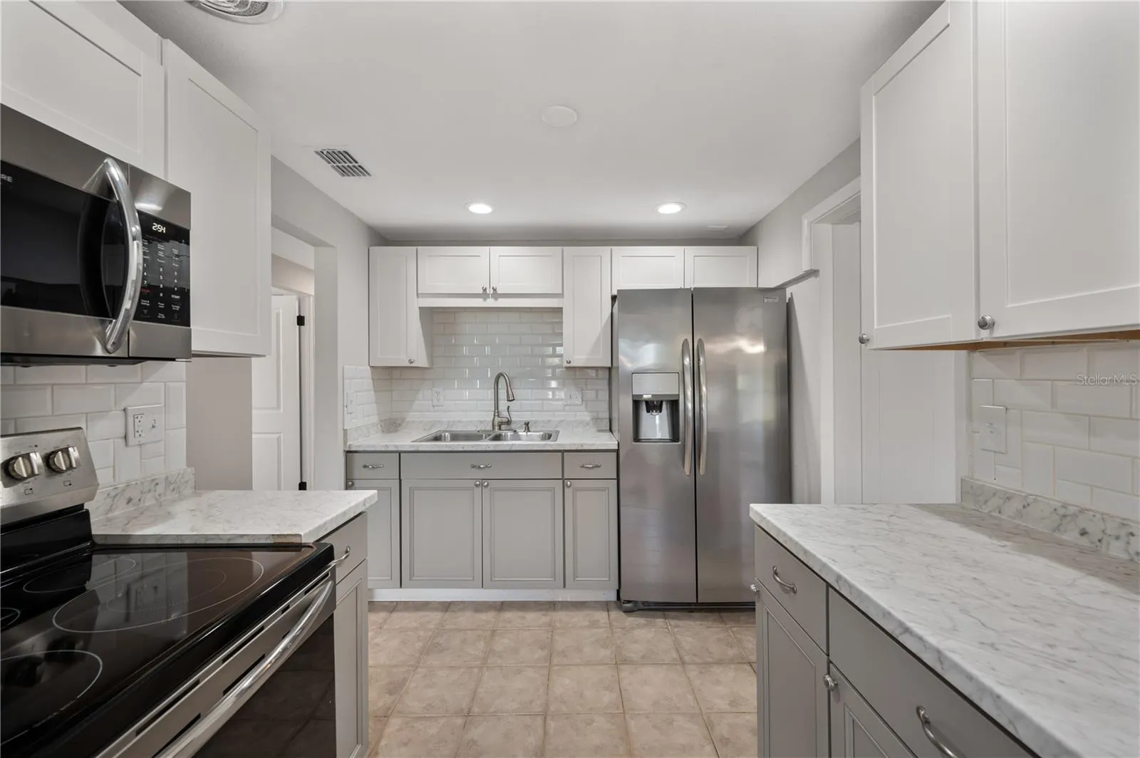 306 BASSEDENA CIR N