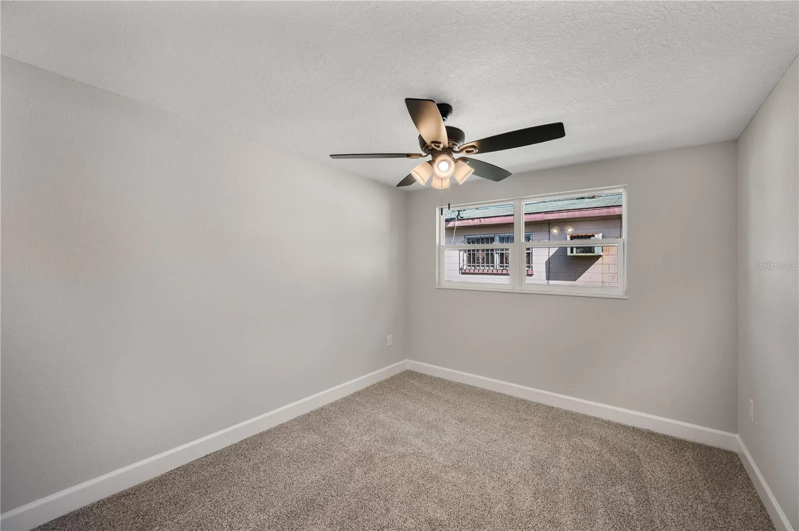 306 BASSEDENA CIR N