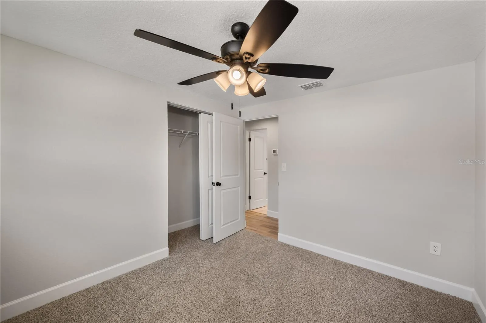 306 BASSEDENA CIR N