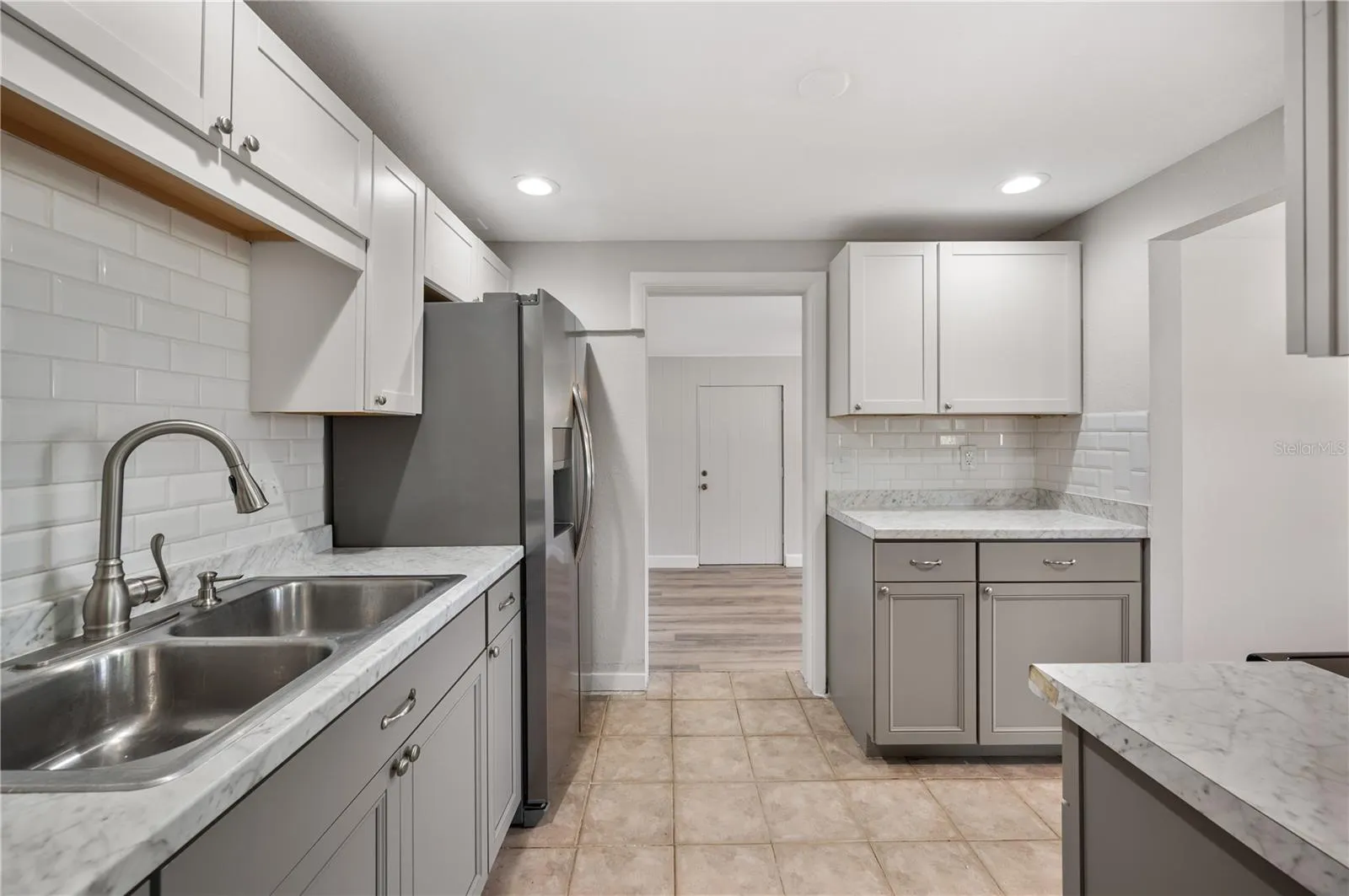 306 BASSEDENA CIR N