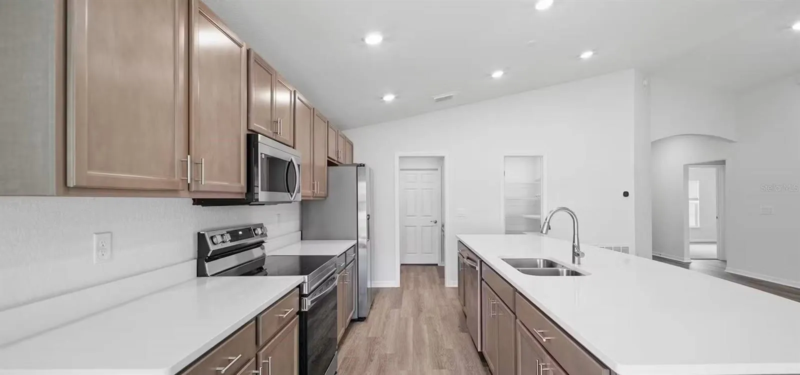 4586 RIVER BIRCH BND