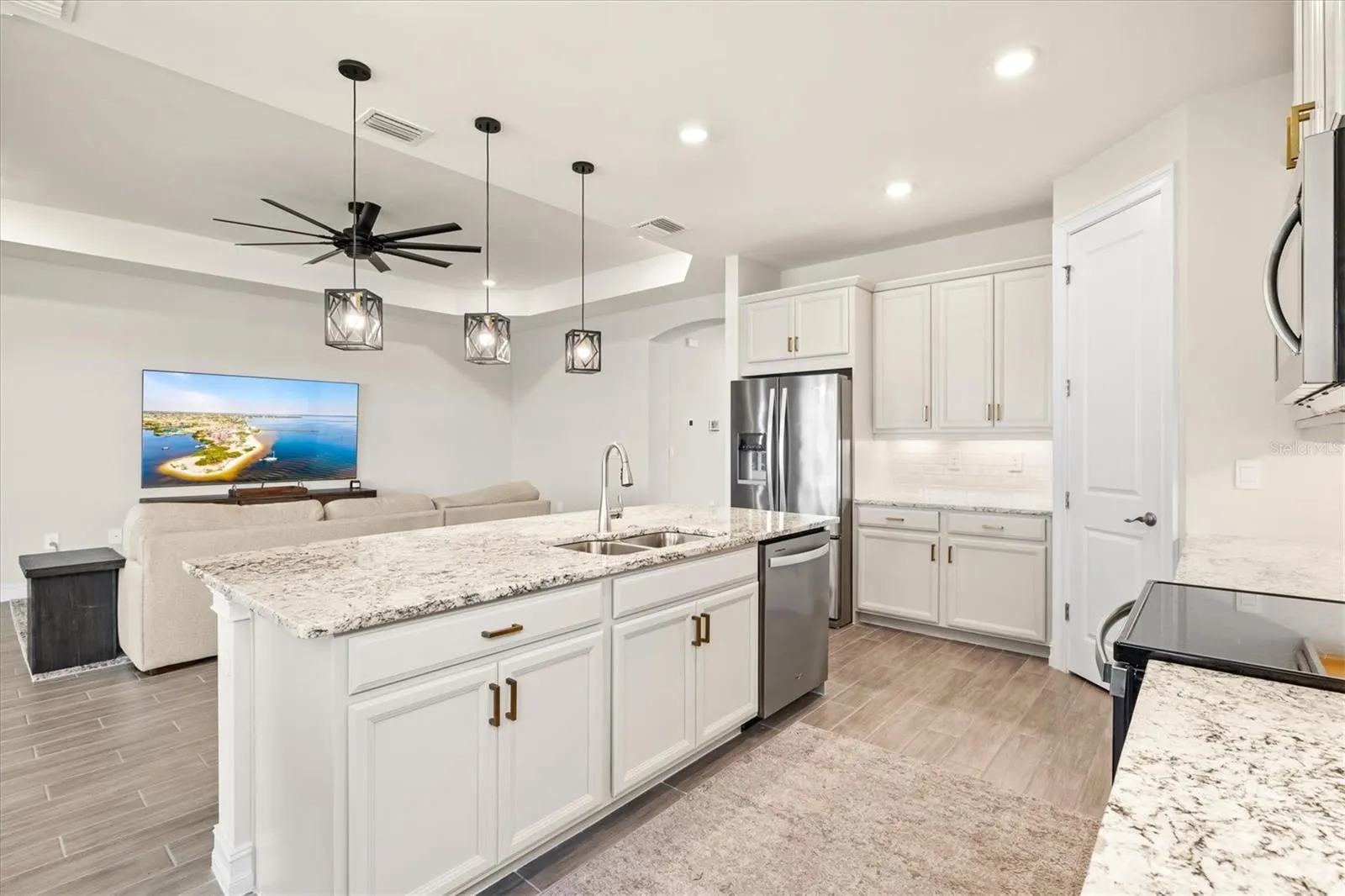1606 CEDAR VALLEY DR