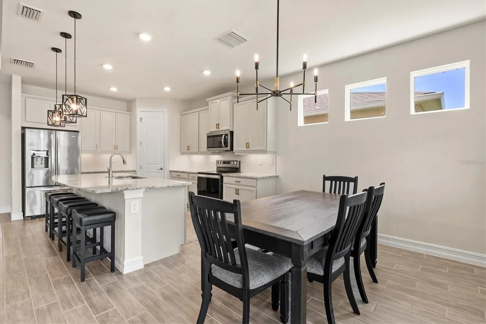 1606 CEDAR VALLEY DR