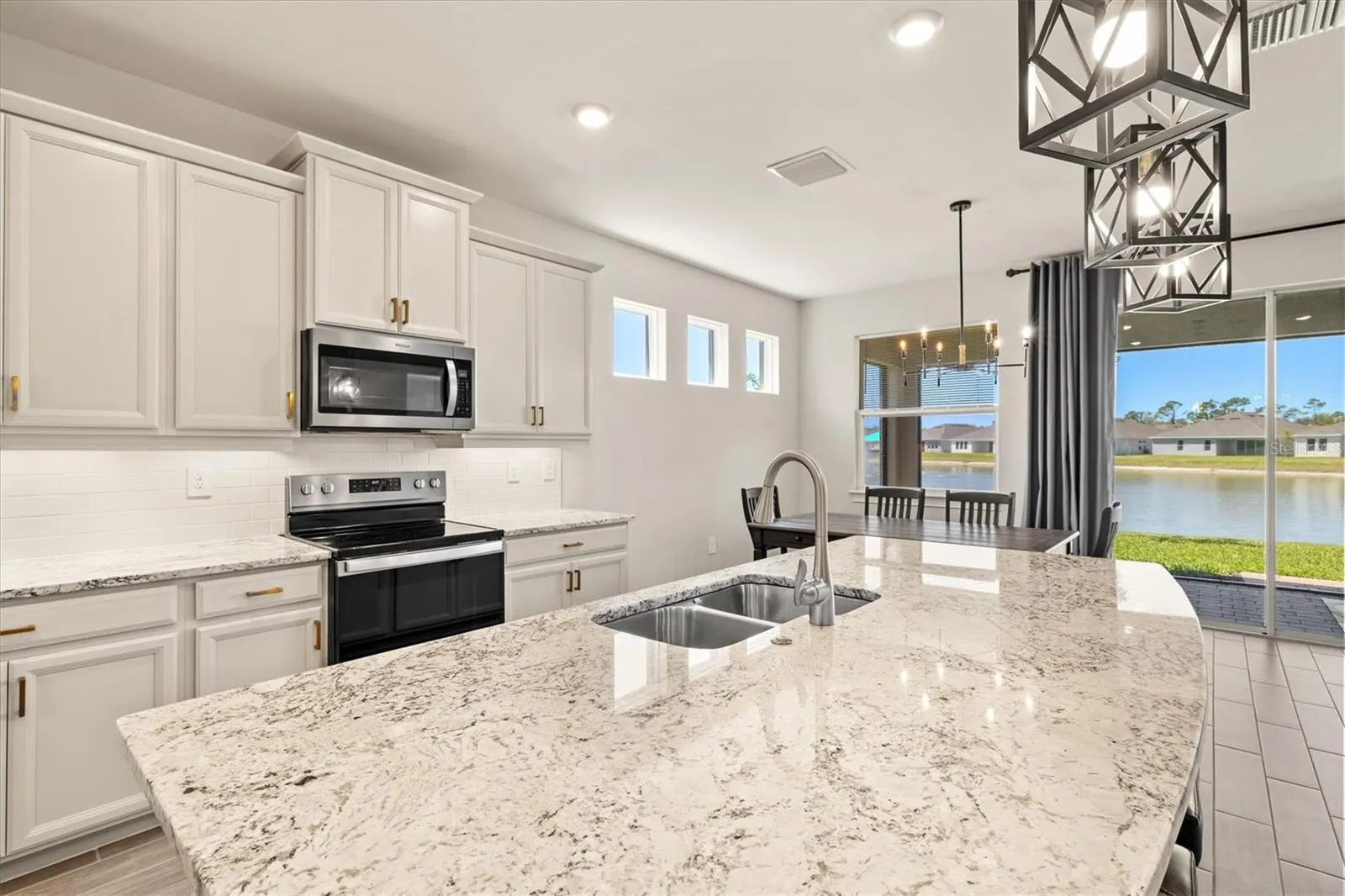 1606 CEDAR VALLEY DR