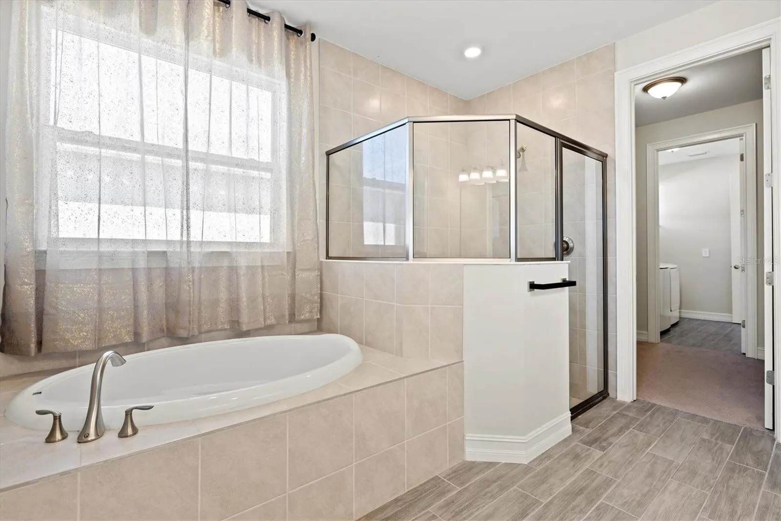 1606 CEDAR VALLEY DR