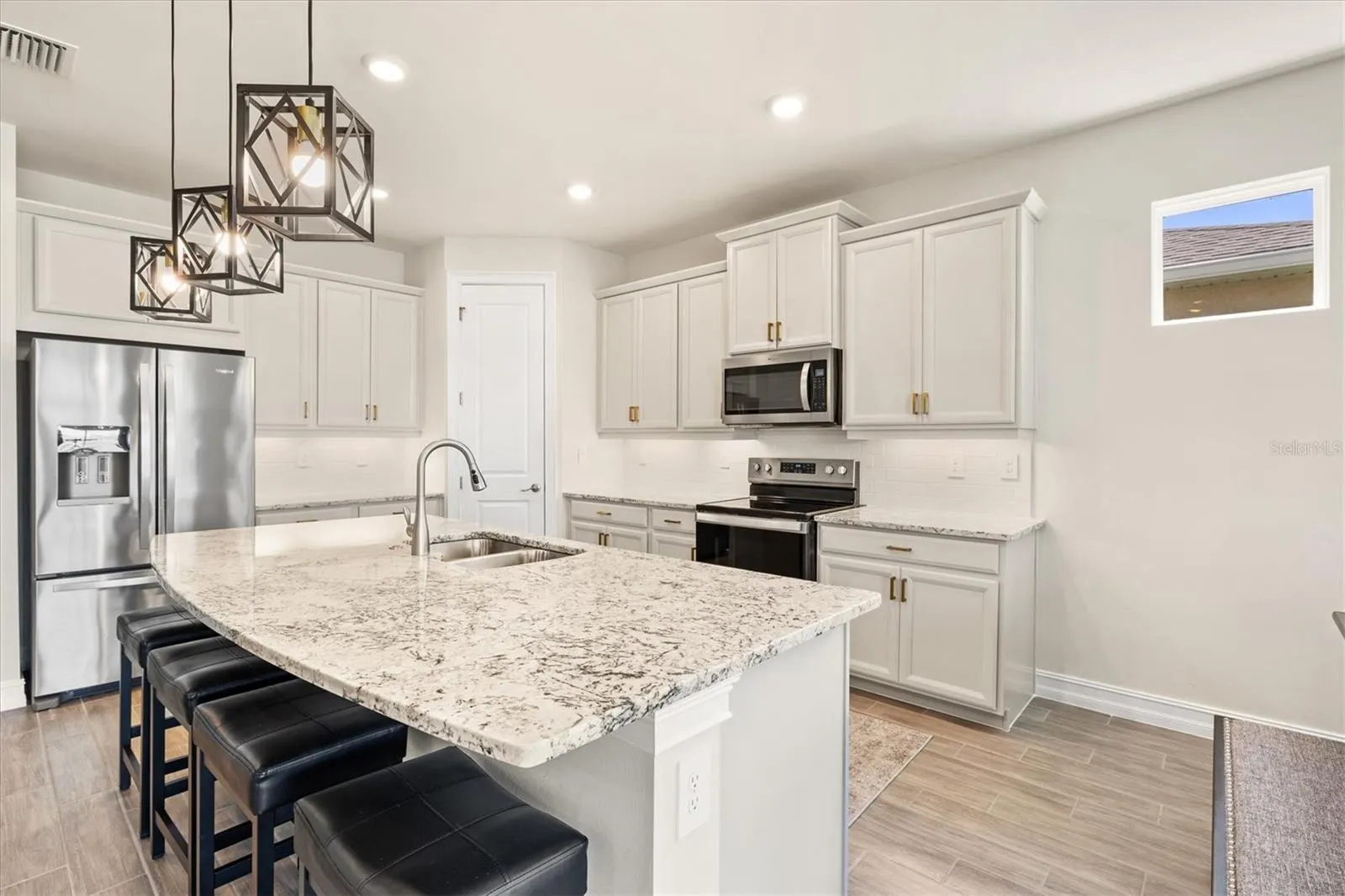 1606 CEDAR VALLEY DR