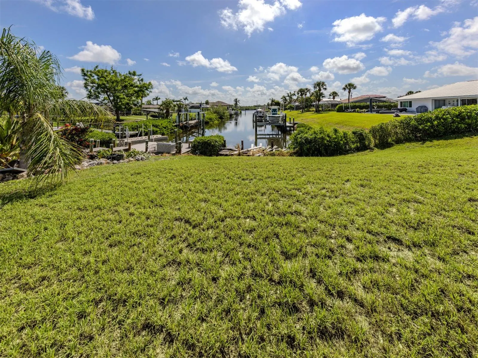458 N SHORE DR