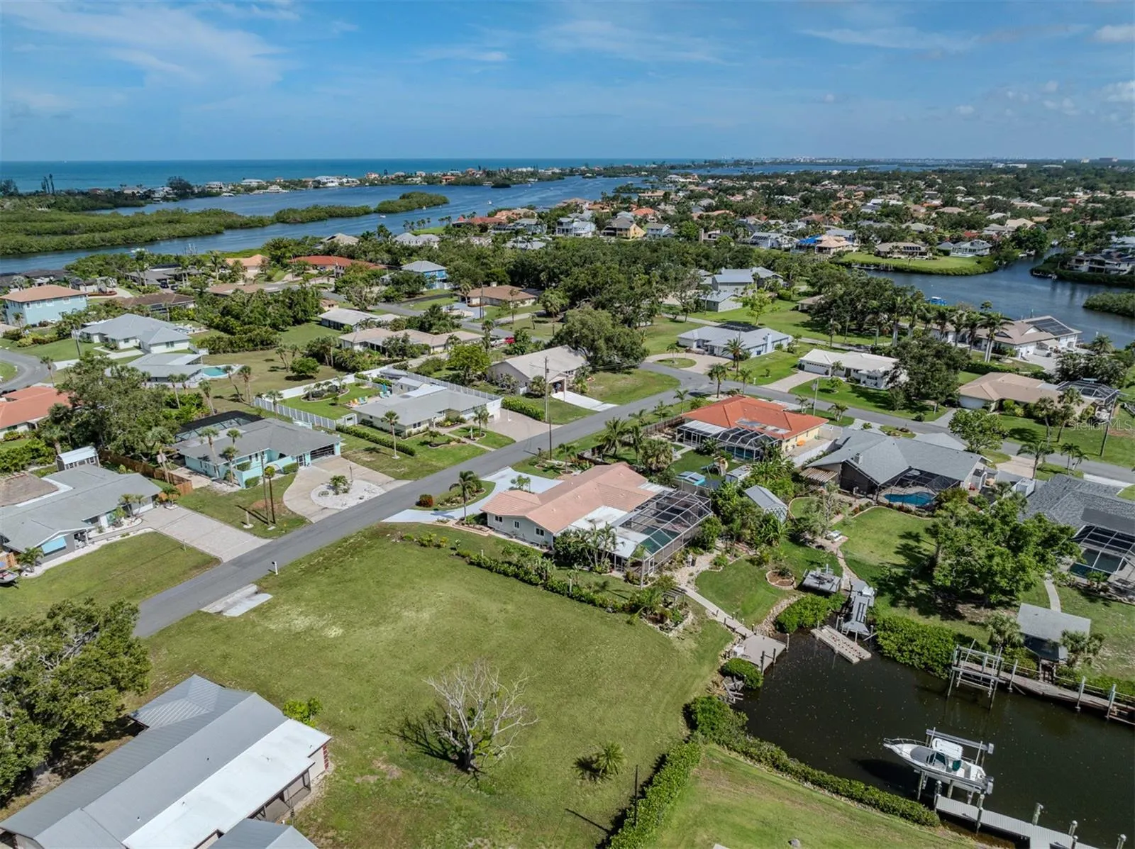 458 N SHORE DR
