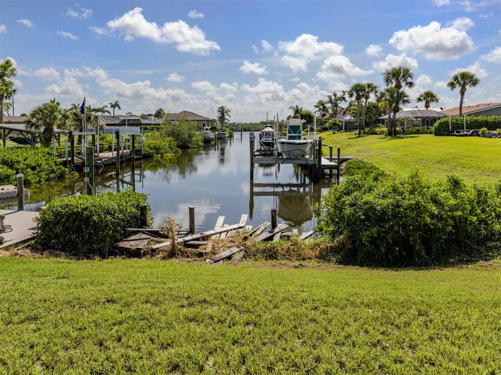 458 N SHORE DR