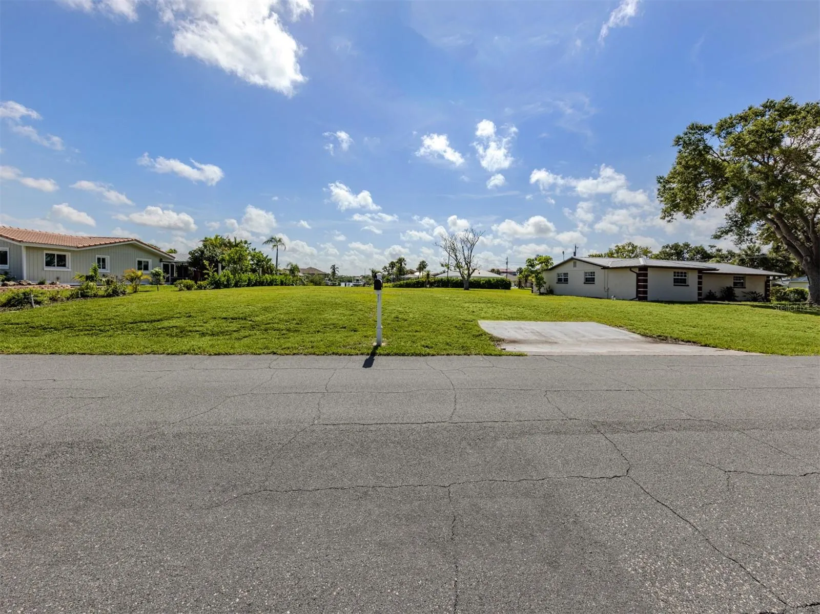 458 N SHORE DR