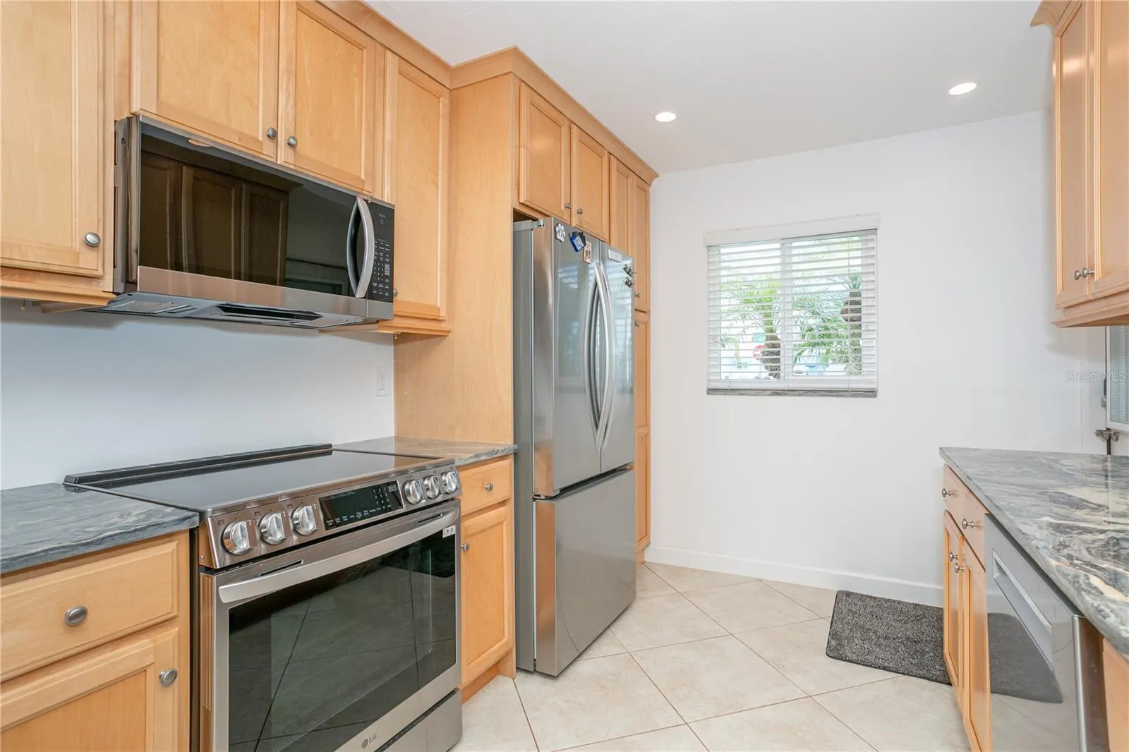 214 FAIR WINDS DR #214, #214
