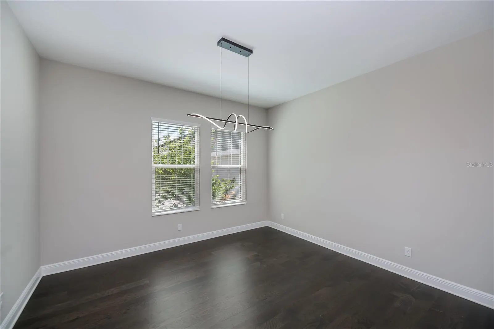 6137 LUNGO LAGO DR