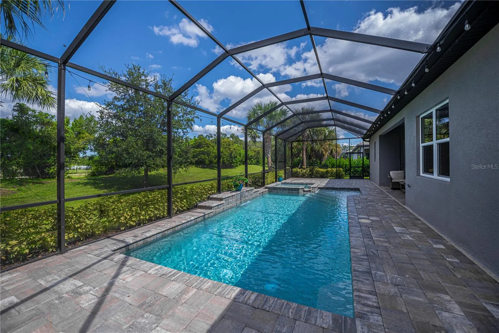 6137 LUNGO LAGO DR