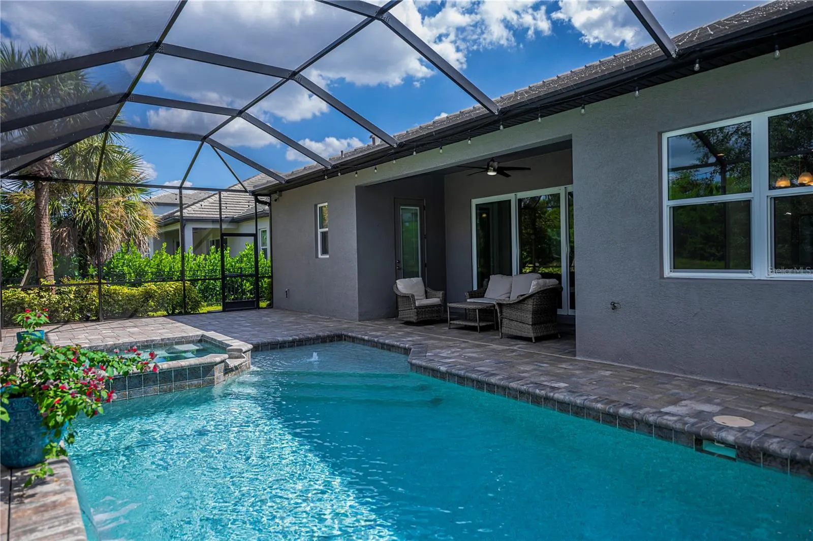 6137 LUNGO LAGO DR