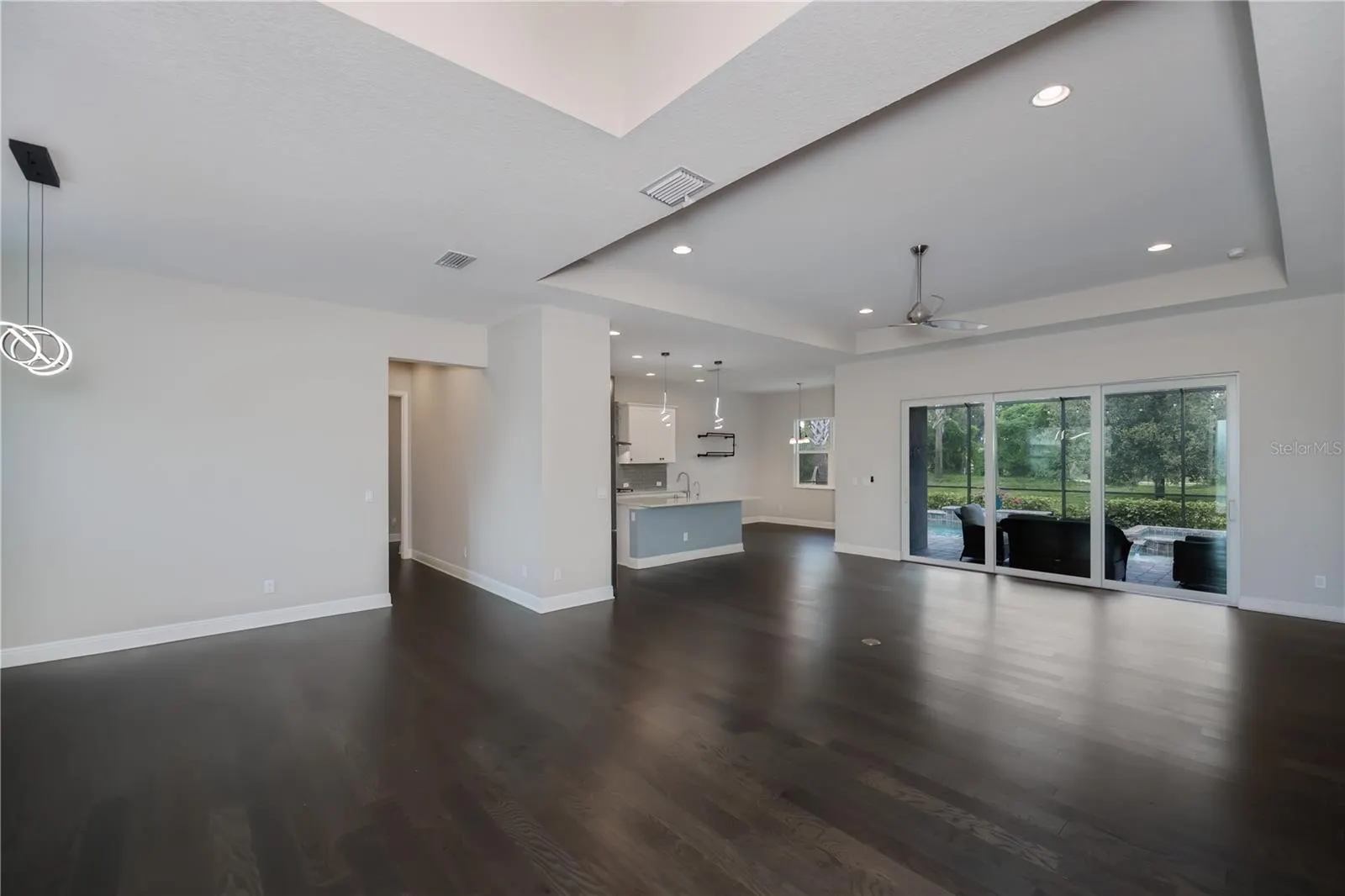 6137 LUNGO LAGO DR
