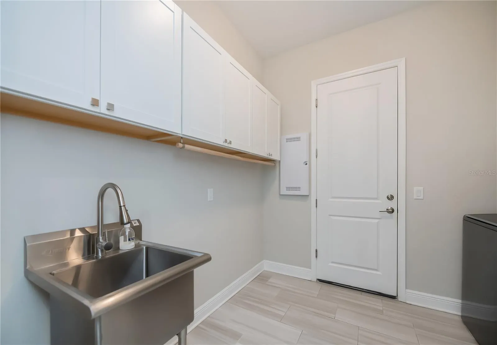 6137 LUNGO LAGO DR