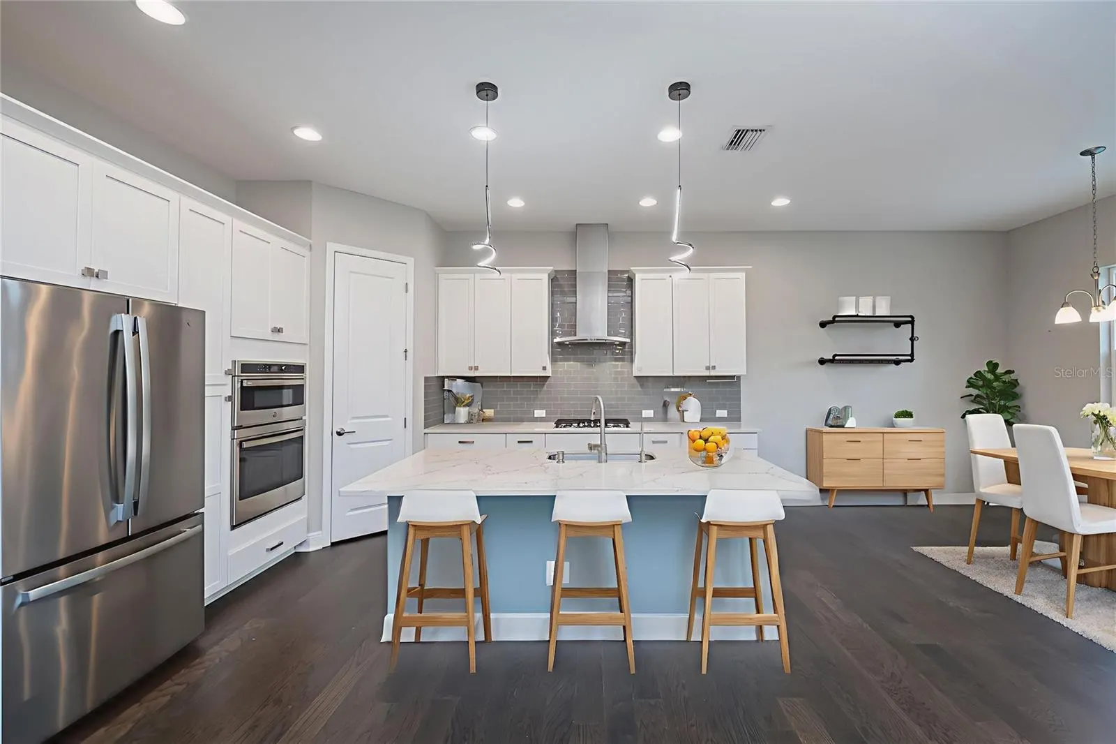 6137 LUNGO LAGO DR