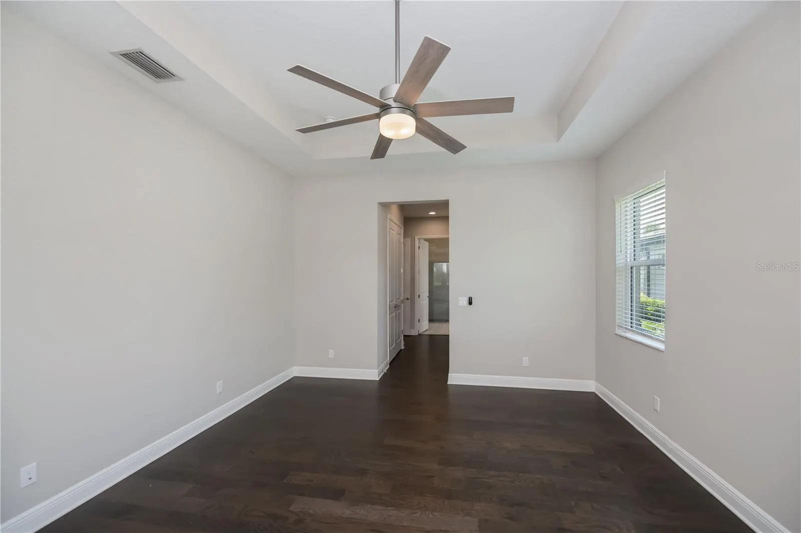 6137 LUNGO LAGO DR
