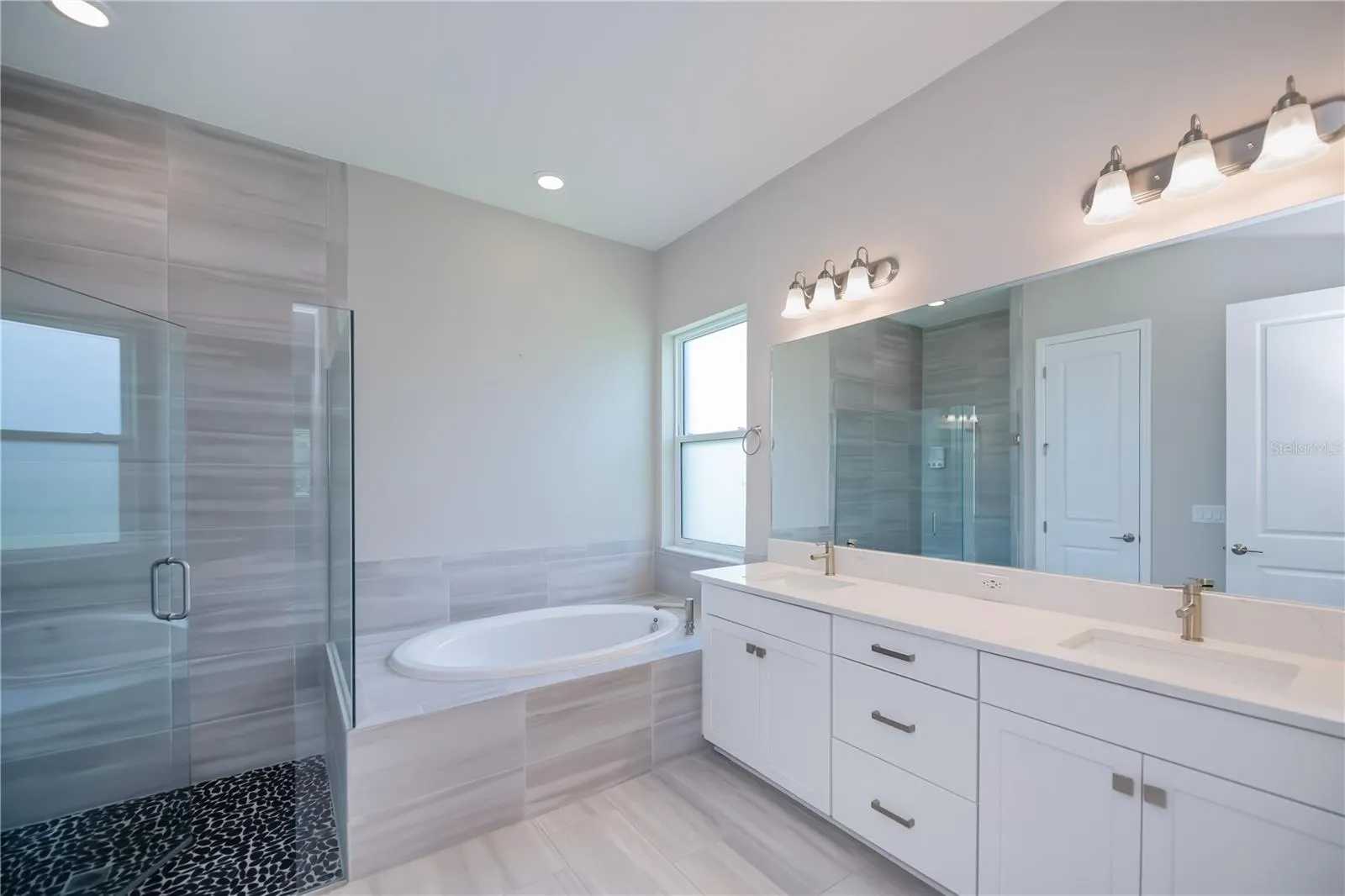 6137 LUNGO LAGO DR