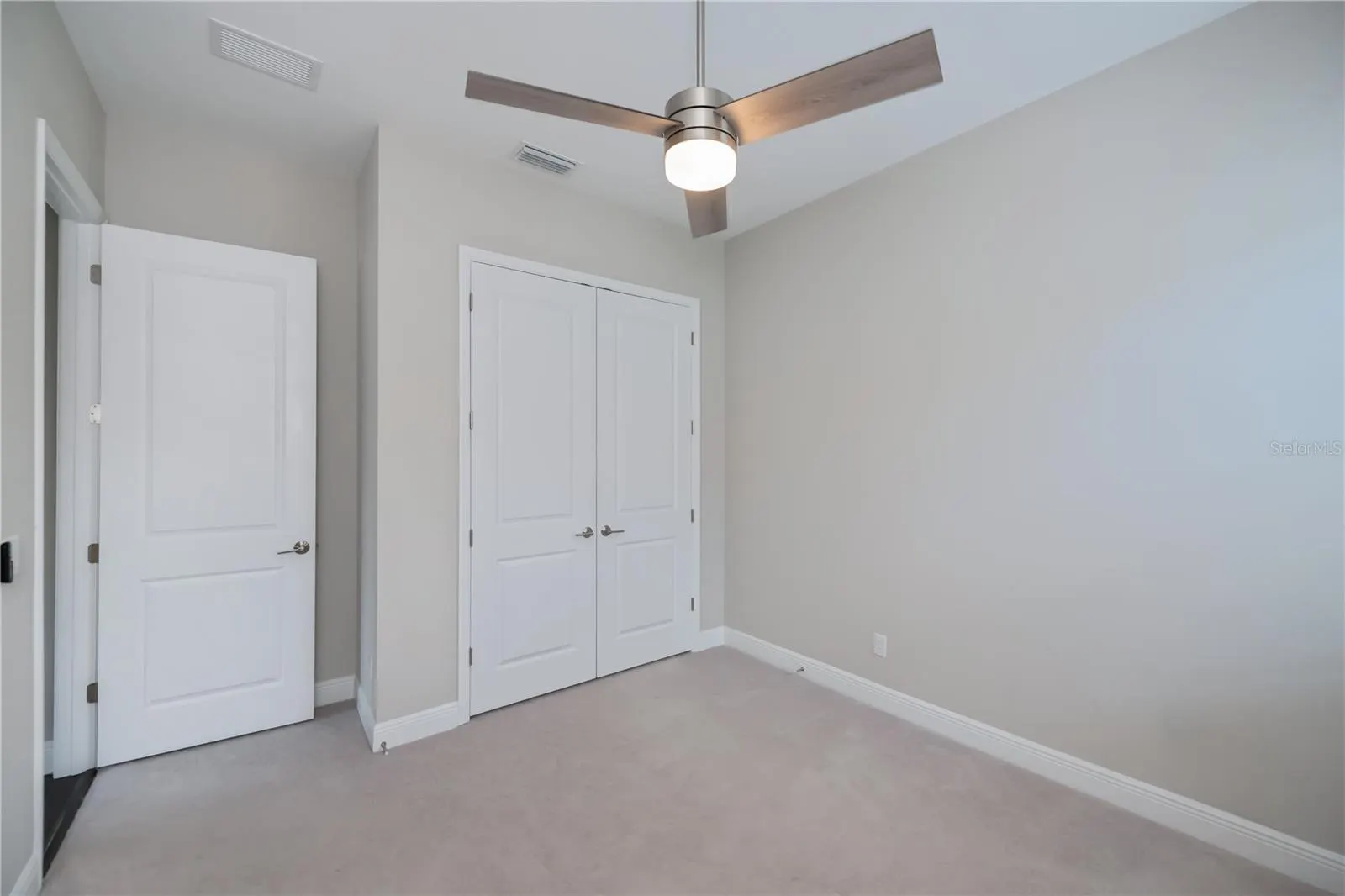 6137 LUNGO LAGO DR