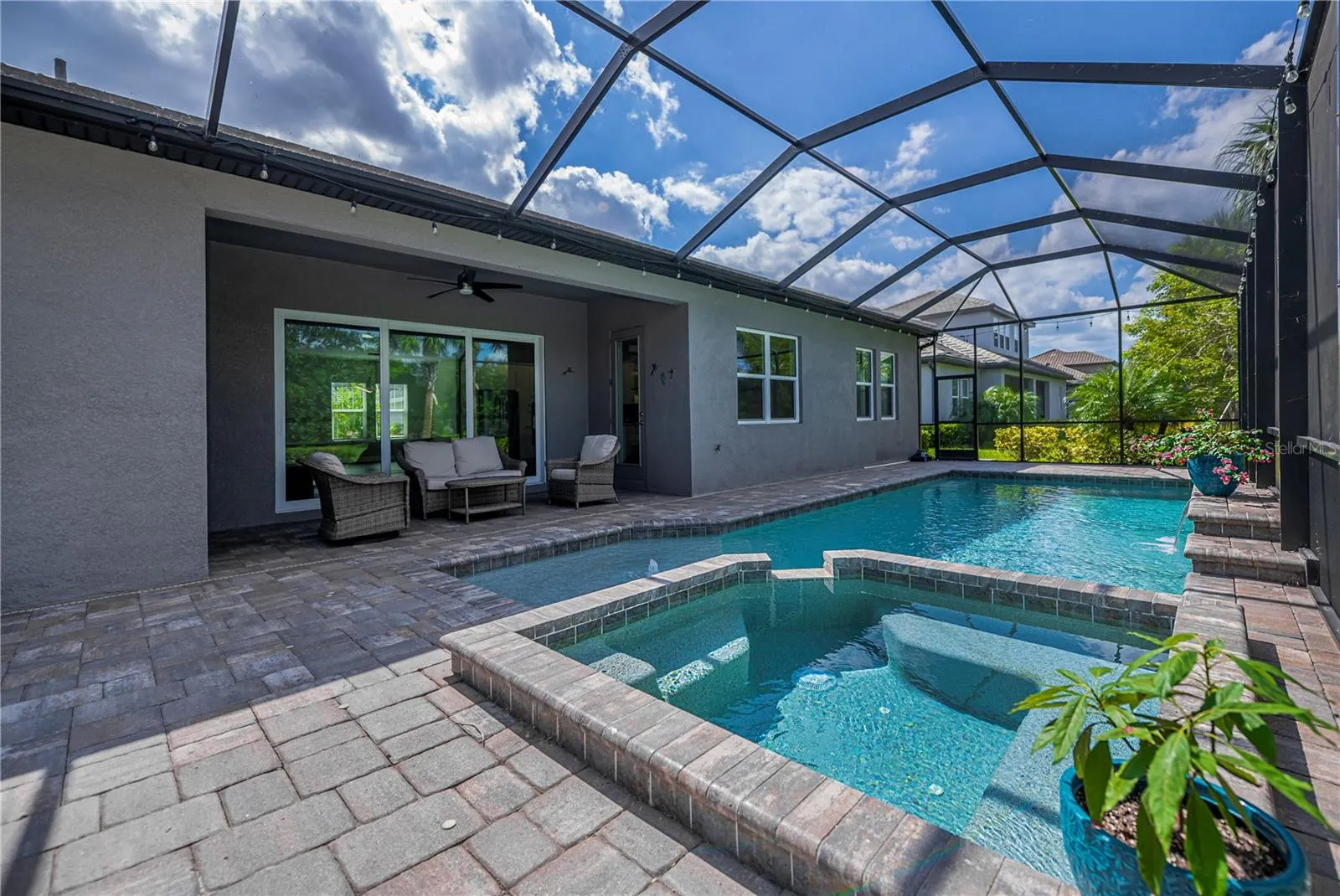 6137 LUNGO LAGO DR