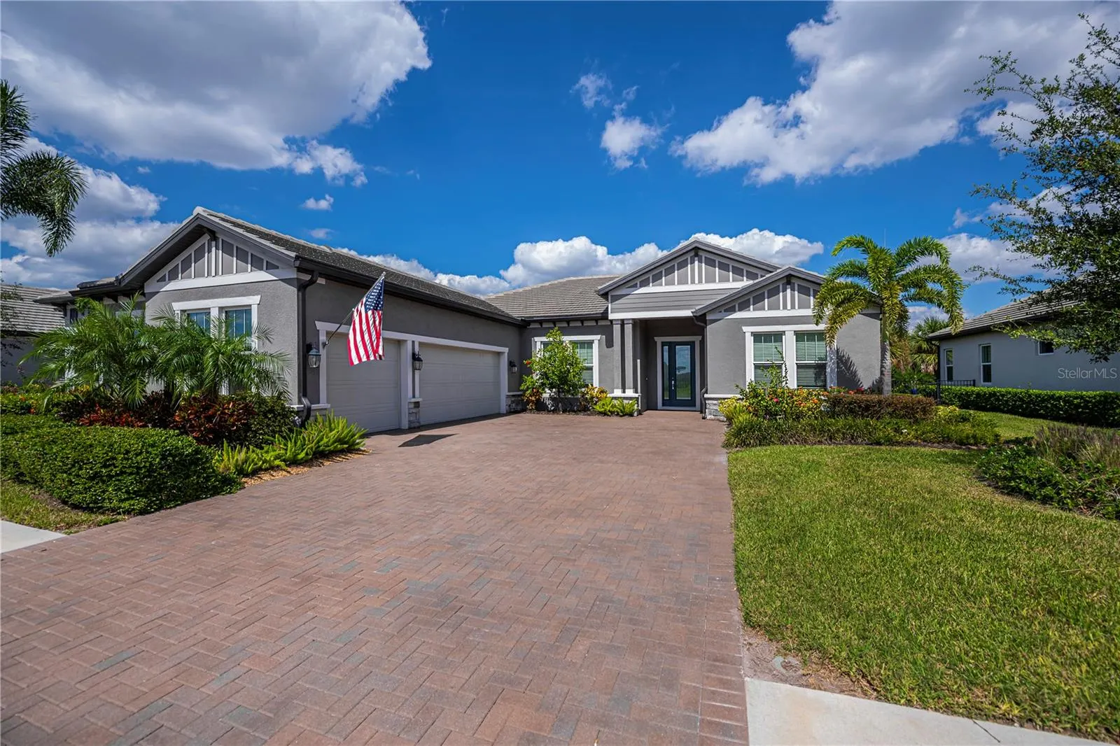 6137 LUNGO LAGO DR