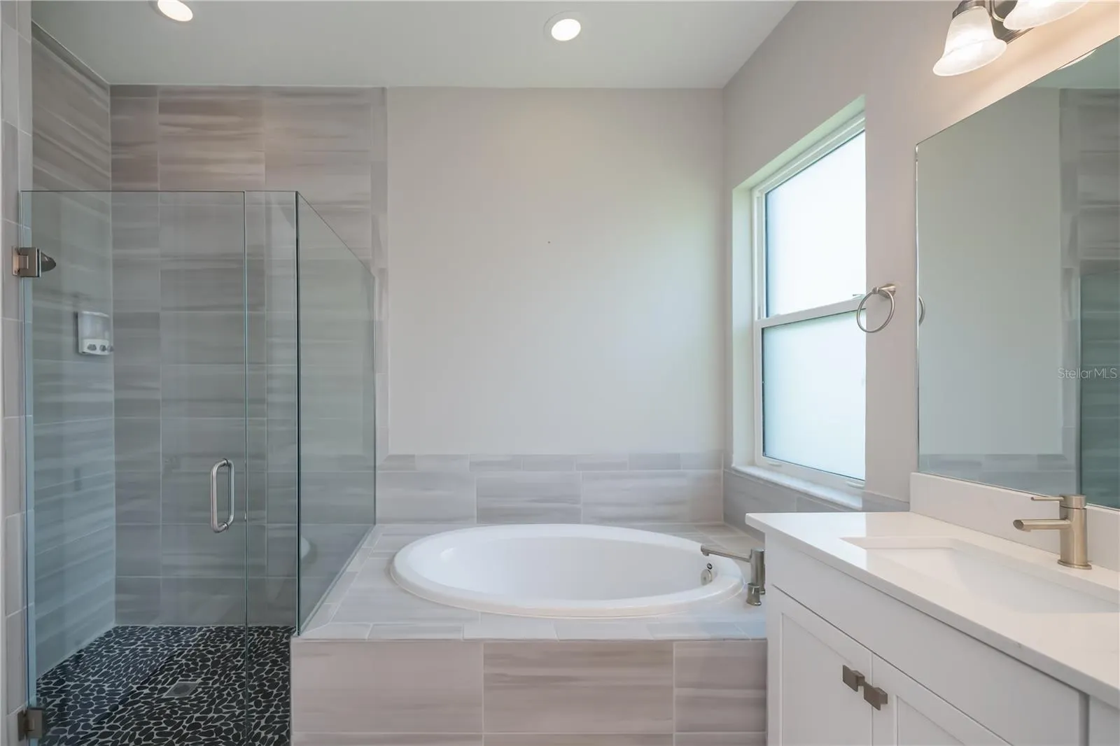 6137 LUNGO LAGO DR