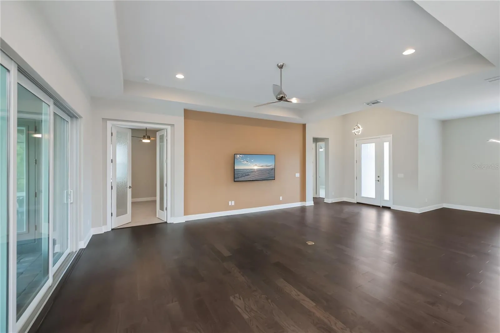 6137 LUNGO LAGO DR