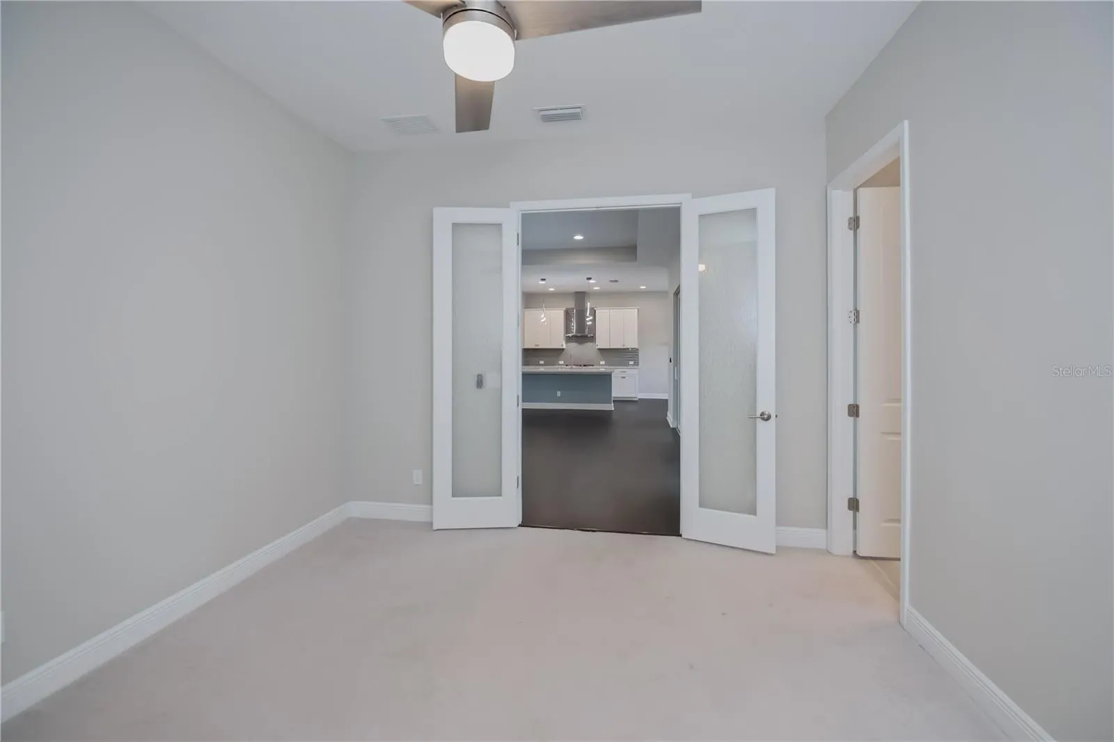 6137 LUNGO LAGO DR