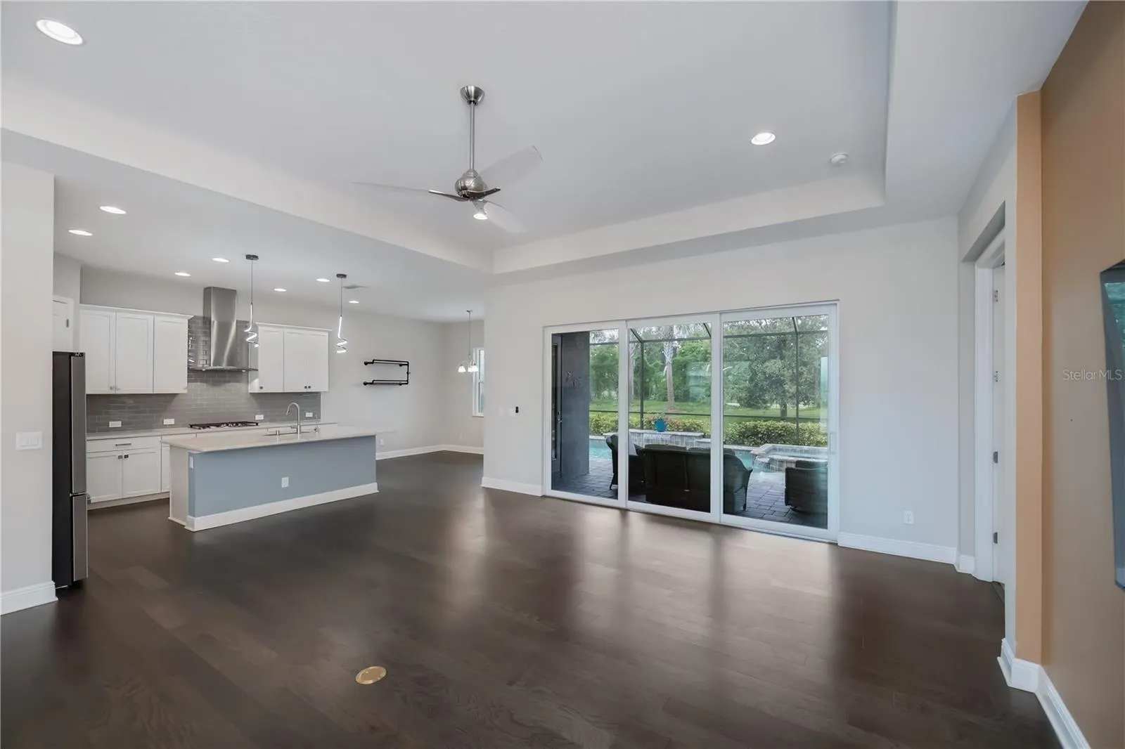 6137 LUNGO LAGO DR